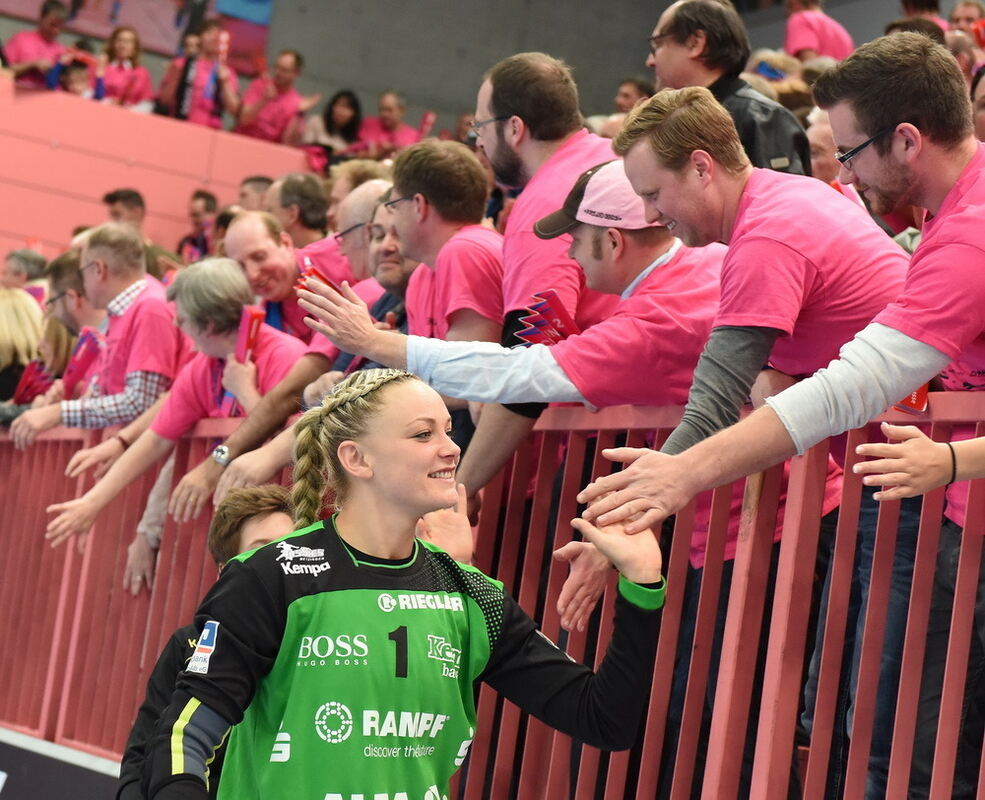 TuS Metzingen - Dunaujvaros KKA 28:26