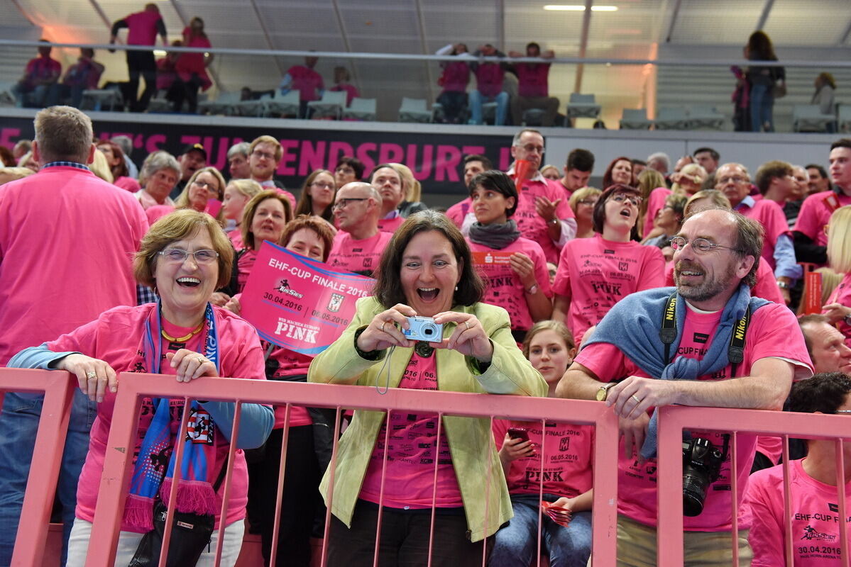 TuS Metzingen - Dunaujvaros KKA 28:26