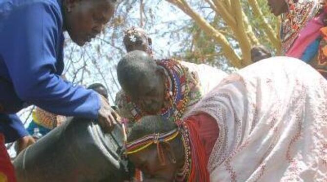 Dürren wie hier in Kenia sorgen vielerorts für Hungerkrisen. Die Wirtschaftskrise verschlimmert die Situation zusätzlich.
ARCHIV
