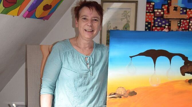 Petra Eiting zeigt am Sonntag ihre Acrylbilder und Collagen aus den vergangenen zehn Jahren.