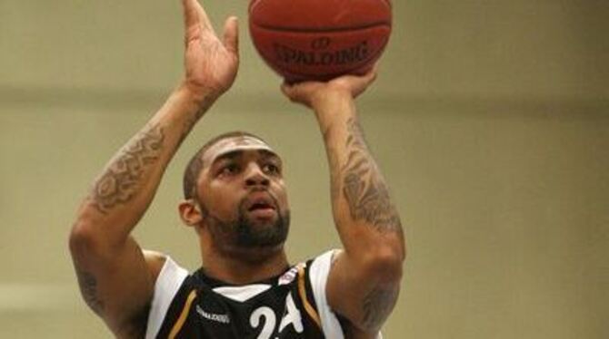 Neuzugang Romeo Travis ist das Sorgenkind der Walter Tigers Tübingen. Im Testspiel gegen Ulm verletzte er sich am Sprunggelenk.