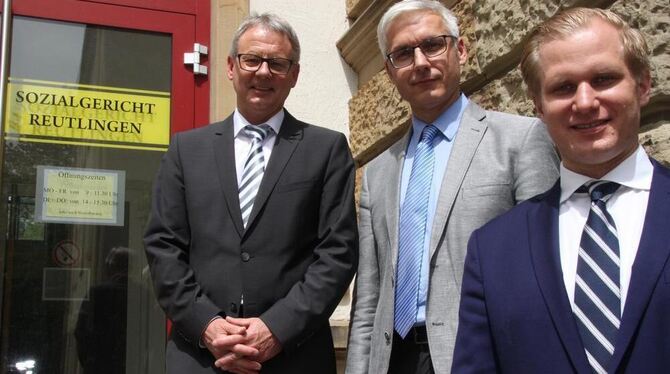 Die Sozialrichter (von links) Martin Rother, Holger Grumann und Frank Seeberger zogen Bilanz.  FOTO: LEISTER