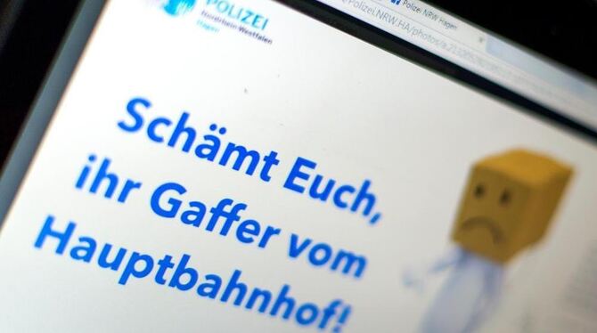 Ein Facebook-Post der Hagener Polizei mit den Worten »Schämt Euch, ihr Gaffer vom Hauptbahnhof!«