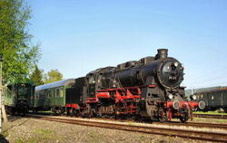 Mit dem Dampfzug auf der Strecke der Ermstalbahn unterwegs zu sein ist am Wochenende möglich. FOTO: SCHWÄBISCHE ALB BAHN