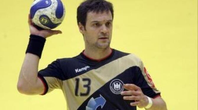 Markus Baur steht 2008 in einem Länderspiel für Deutschland auf dem Feld. Nun wurde er als Trainer des TBV Lemgo beurlaubt.
FOTO