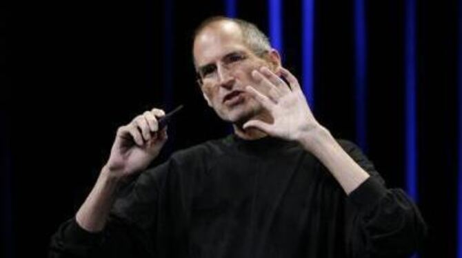 Apple-Chef Steve Jobs stellt elf Monate nach seinem letzten öffentlichen Auftritt neue Modelle der iPod-Reihe vor.
FOTO: DPA