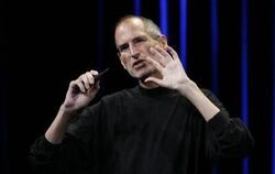 Apple-Chef Steve Jobs stellt elf Monate nach seinem letzten öffentlichen Auftritt neue Modelle der iPod-Reihe vor.
FOTO: DPA
