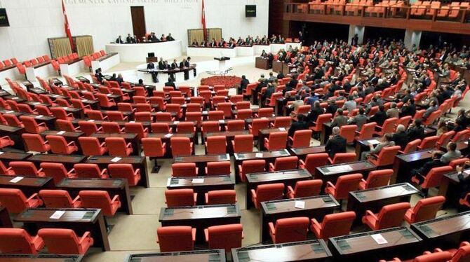 Insgesamt droht 138 von 550 Abgeordneten in der Türkei der Entzug der Immunität durch eine Abstimmung im Parlament. Das soll