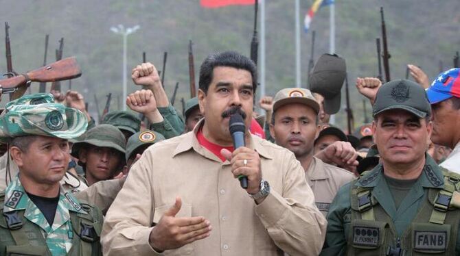 Venezuelas sozialistischer Präsident Nicolás Maduro besucht ein miltärisches Trainingscamp in Vargas. Foto: Miraflores Press