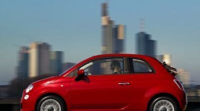 Mit Faltdach wird aus dem Fiat 500 ein feines, kleines Cabrio.
FOTO: PR