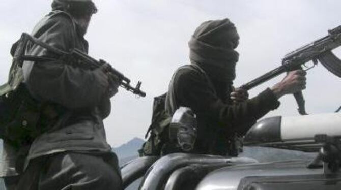 Bewaffnete Taliban an der Grenze zu Pakistan. Bei einem Selbstmordanschlag sind der Vizechef des afghanischen Geheimdienstes NDS