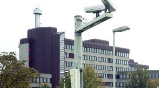 Das Gebäude des Bundesamtes für Verfassungsschutz in Köln: Bezahlte der Verfassungsschutz Terroristen für Informationen?
FOTO: D