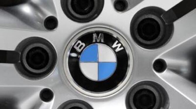 Das BMW-Logo auf einer Autofelge.
FOTO: DPA