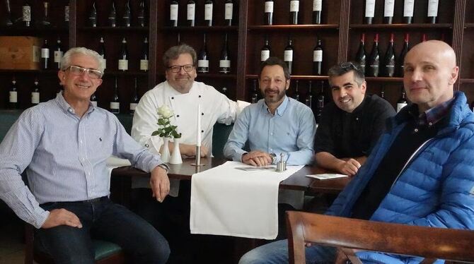 Ruhe vor dem Ansturm: Giovanni Nicolais, Heiner Engelhardt, Francesco Vasca, Antonio Lorusso und Uwe Förster (von links). GEA-FO