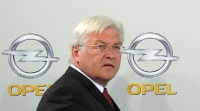 SPD-Kanzlerkandidat Frank-Walter Steinmeier im Opel-Werk in Eisenach.
FOTO: DPA