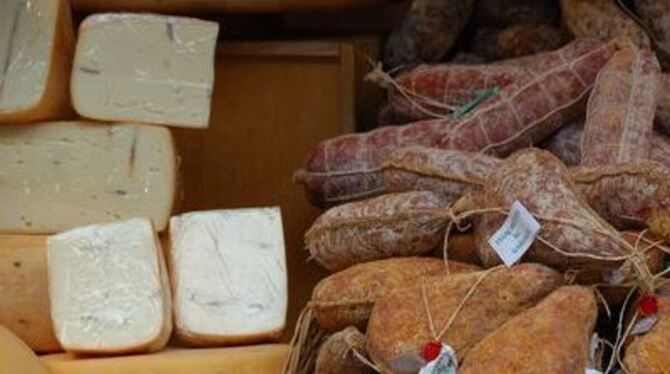 Käse und Wurst  aber nicht nur  gibts auf dem toskanischen Markt.
FOTO: FOTOLIA