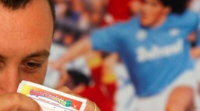 Acht Monate lang war es niemandem gelungen, jetzt ist der Rekord-Jackpot geknackt.
SYMBOLFOTO: DPA