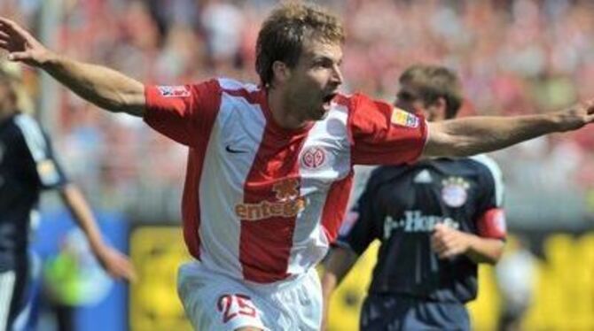 Der Mainzer Andreas Ivanschitz jubelt über sein Tor zum 1:0 gegen die Bayern.
FOTO: DPA