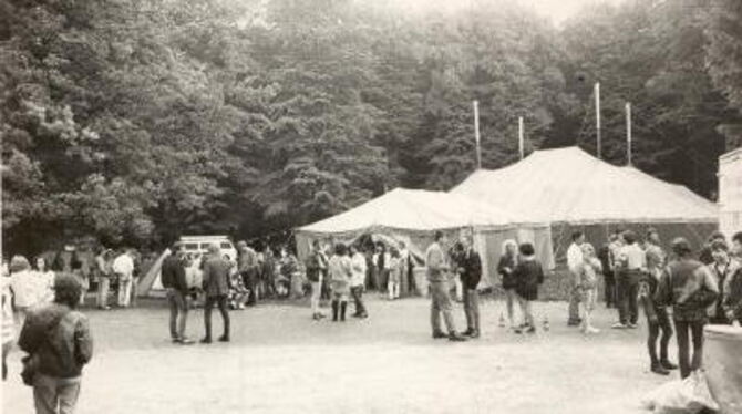 »Zelt«-Festival vor zwanzig Jahren. Bei der Neuauflage spielen »Kissin Dynamite« und »Four Roses«. FOTO: GEA-ARCHIV
