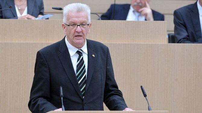 Ministerpräsident Winfried Kretschmann spricht im Landtag.