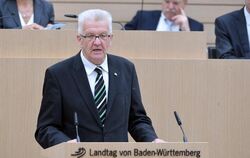 Ministerpräsident Winfried Kretschmann spricht im Landtag.