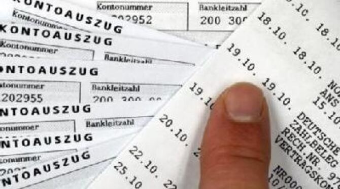 Die Bankdaten von tausenden Deutschen werden im Internet zum Kauf angeboten. FOTO: DPA