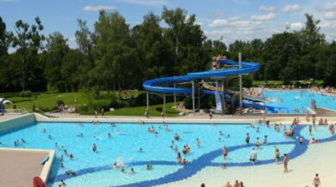 Wird zum Wettkampfort für flotte Flitzer: die 80-Meter-Rutsche im Freibad. FOTO: PR