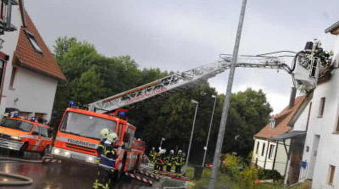 Der Blitzschlag in einem Einfamilienhaus in Sondelfingen hat glücklicherweise nur Sachschaden verursacht. GEA-FOTO: PACHER