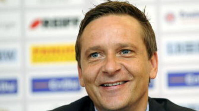 Horst Heldt gibt offen zu, dass Fußball-Manager ein Beruf ist, der an die Substanz geht.  FOTO: DPA