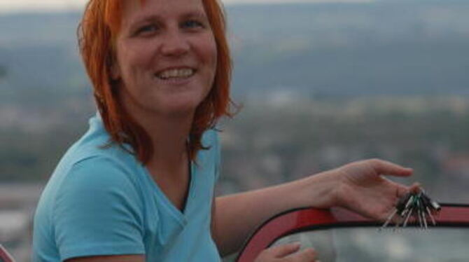 Am Steuer ihres knallroten Kleinwagens fühlt sich die Reutlinger Berufspendlerin Susanne Schmölders pudelwohl. Autofahren macht