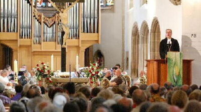 Sorgen wegen der Schauer: Die Altpietisten verlegten das Jusibergfest in die Kirche nach Neuffen. FOTO: PFISTERER