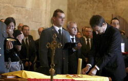 In der Kathedrale von Palma de Mallorca fand heute eine Trauerfeier für die getöteten Polizeibeamten statt. FOTO: DPA