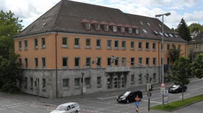 Soll für einen Neubau fallen: das bisherige Verwaltungsgebäude der GWG an der Ecker Leder- / Alteburgstraße. FOTO: NIETHAMMER