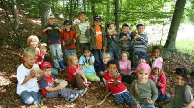 Tolle Erlebnisse im Wald gibt es für die Dottinger Kindergarten-Kinder.
FOTO: KOZJEK