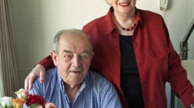 Ein Idyll, ganz im Gegensatz zu dem Streit über das Verdienstkreuz: Felicia Langer mit Ehemann Mosche in ihrer Tübinger Wohnung.