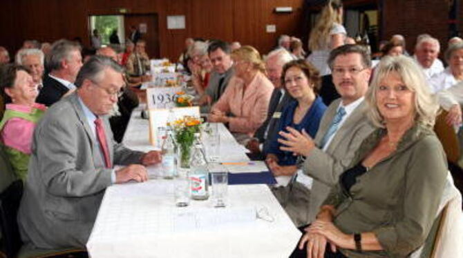Staatssekretär Dieter Hillebrand (am Tisch Zweiter von rechts) zeigte sich beeindruckt vom Zusammengehörigkeitsgefühl der Franzf