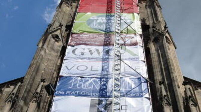 Die Marienkirche mit Werbebannern. GEA-FOTO: UP