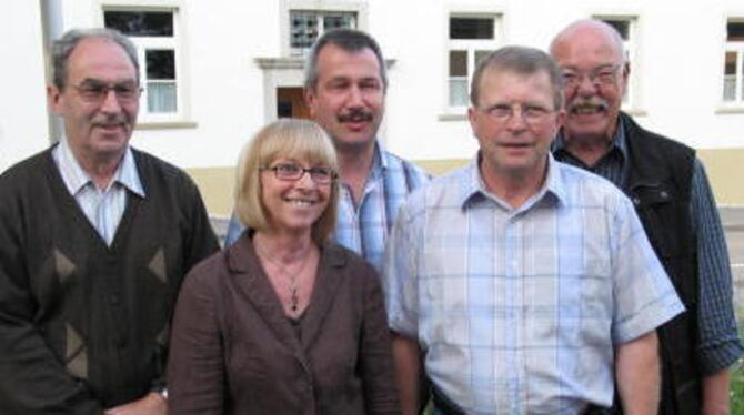 Abschied aus dem Engstinger Gemeinderat: Das Gremium verliert mit (von links) Siegfried Betzmann, Jutta Rein, Eberhard Baisch un