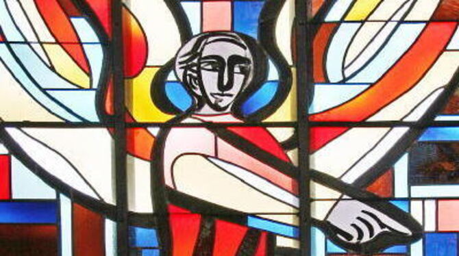 Professor Wilhelm Geyer hat die farbenprächtigen Fenster für St. Peter und Paul, die erste katholische Kirche der Nachkriegszeit