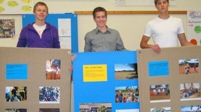 Die Schülerpraktikanten Johannes Zell, Johannes Negwer und Jens Paplowske (von links) sind in Kenia auf bittere Armut gestoßen,