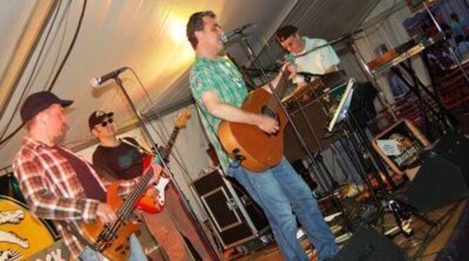 Hits der 70er-Jahre für die Jugend von damals gab's beim Krückstockfest im Ofterdinger Jugendhaus.
FOTO: PETRAT