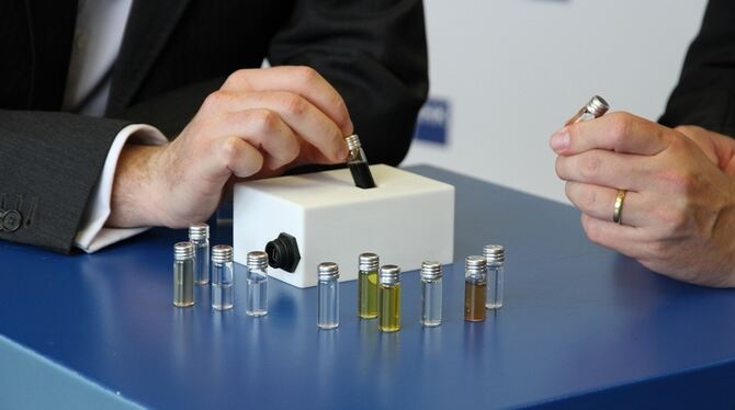Die LuxFlux GmbH entwickelt, produziert und vertreibt portable optische Messgeräte für die Identifikation von Stoffen und die Me