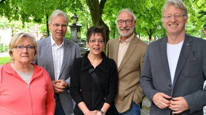 Wie viele andere engagieren sich (von links) Anita Arndt und Eberhard Schütz im Arbeitskreis. Im Leitungsteam des »AK Flü« aktiv