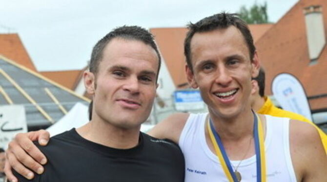 Zwei vom SV Ohmenhausen top: Marathon-Mann Peter Keinath (rechts) und Markus Ruopp über die Halbdistanz. GEA-FOTO: PACHER