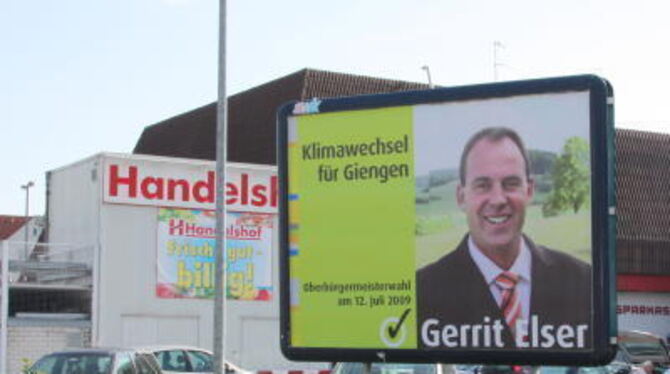 Großformatige Wahlwerbung: Am Sonntag entscheidet sich, ob Gerrit Elser Oberbürgermeister von Giengen wird.  FOTO: PR