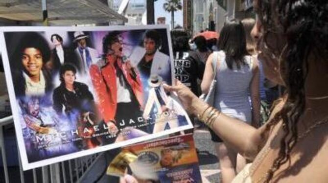 Auch in Los Angeles trauern die Fans um Michael Jackson. FOTO: DPA