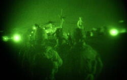 In der Nacht haben tausende amerikanische Soldaten einen Überraschungsangriff auf die Taliban gestartet.
FOTO: DPA