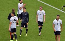 Die DFB-Mannschaft erspielt sich knapp zwanzig Chancen, doch die Vorrunde endet ohne weiteres Tor. Dementsprechend verhalten 