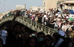 Die Massenproteste der Opposition im Iran gehen weiter - das Regime bleibt hart. FOTO: DPA
