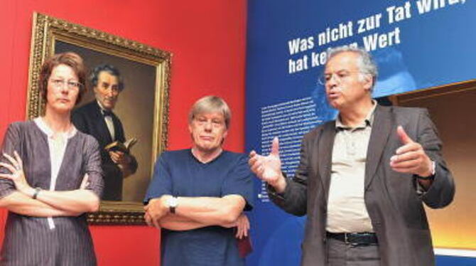 Martina Schröder, Werner Unseld und Werner Ströbele (rechts) haben viel über Gustav Werner zusammengetragen. FOTO: TRINKHAUS